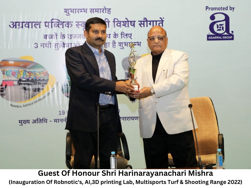Guest of Honour Shri Harinarayanachari Mishra